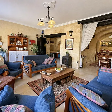 21 A Villa Għarb